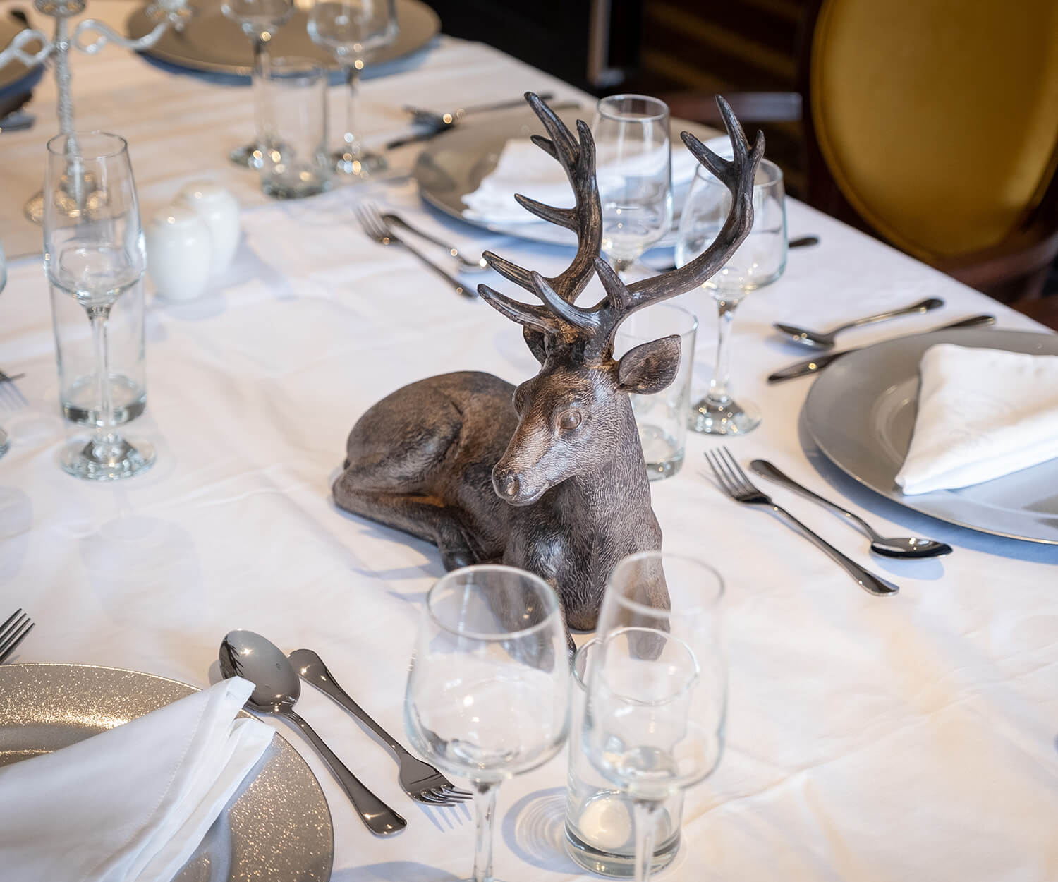 Morar statue of a stag on dining table